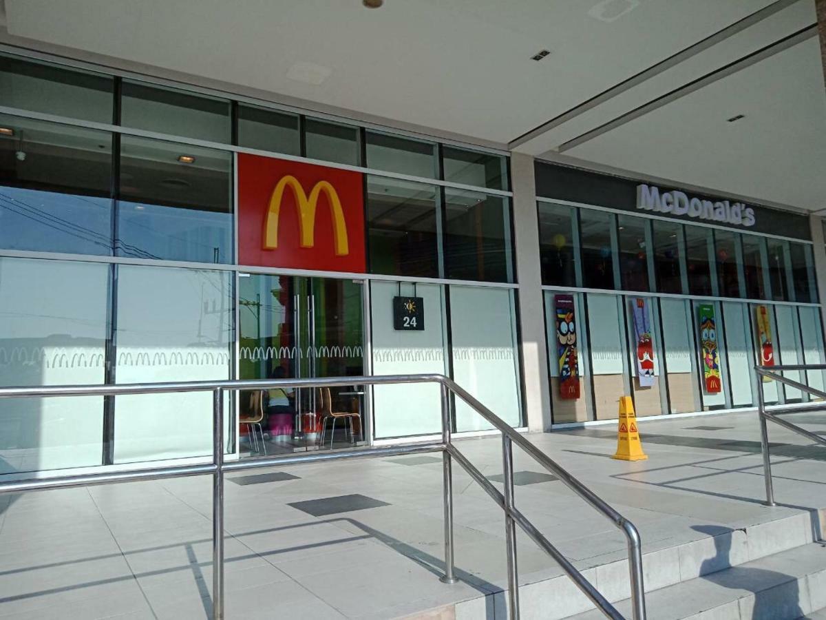 Chillax Studio 101 Newport Boulevard Manila Exterior foto